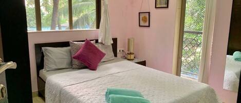 2 bedrooms, iron/ironing board, WiFi, bed sheets