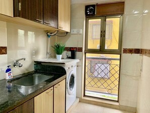 Interior - 2 BRs, Quiet Bandra location, 3 balconies, Wifi (Mumbai)