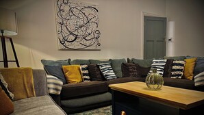 House | Living area - Sleeps10-parking-garden-hottub-petfriendly (Blackpool)