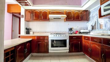 Departamento Deluxe, balcón, vista al mar | Cocina privada