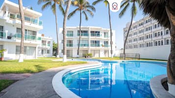 Deluxe Apartment, Balcony, Sea View | 3 bedrooms, blackout curtains, iron/ironing board, free WiFi
