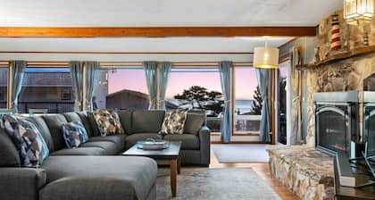 Stunning Ocean View, Pet Friendly, Deck w/Hot Tub, Pool Table, Foosball, 1 Block to Beach