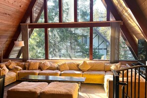 Televisión, futbolito y tenis de mesa 