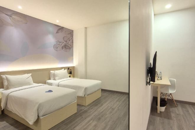 Desk, laptop workspace, free WiFi