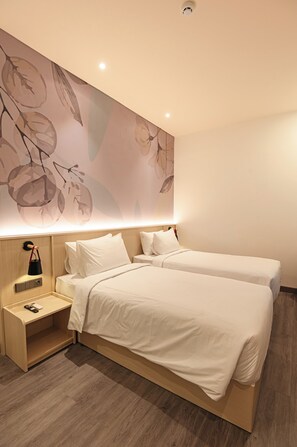 Superior Twin Room | Desk, laptop workspace, free WiFi - True Blue Menteng Jakarta (Jakarta)