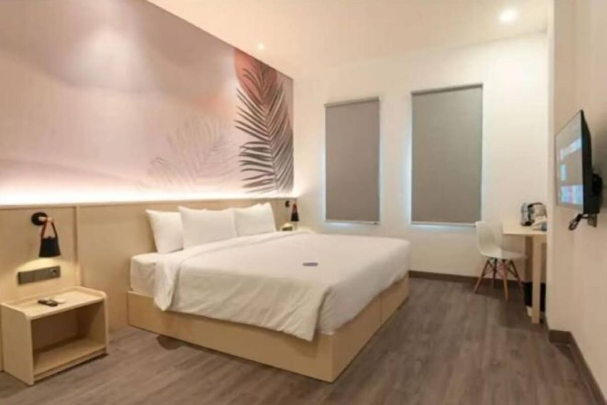 Työpöytä, kannettavalle tietokoneelle sopiva työtila, ilmainen Wi-Fi