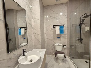 Deluxe Double Room | Bathroom - True Blue Menteng Jakarta (Jakarta)