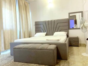 1 bedroom, iron/ironing board, WiFi - Cozy Single room in a 3-bedroom apartment in fabulous Abuja with AC, WiFi,Solar (Abuja)