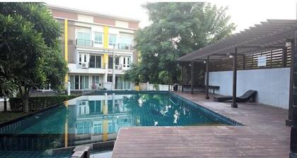 Cozy Stay near Suvarnabhumi Airport