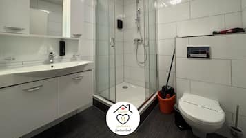 Bruser, hårtørrer, håndklæder, Sæbe