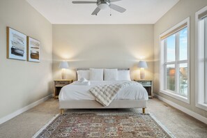 4 عدّة غرف نوم ومكواة/لوح كي وواي فاي وملاءات أسرّة