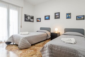 2 chambres, fer et planche à repasser, draps fournis