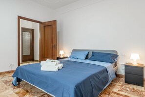 2 bedrooms, iron/ironing board, bed sheets