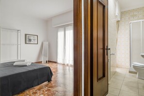 2 Schlafzimmer, Bügeleisen/Bügelbrett, Bettwäsche