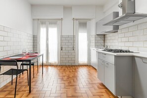 Réfrigérateur, plaque de cuisson