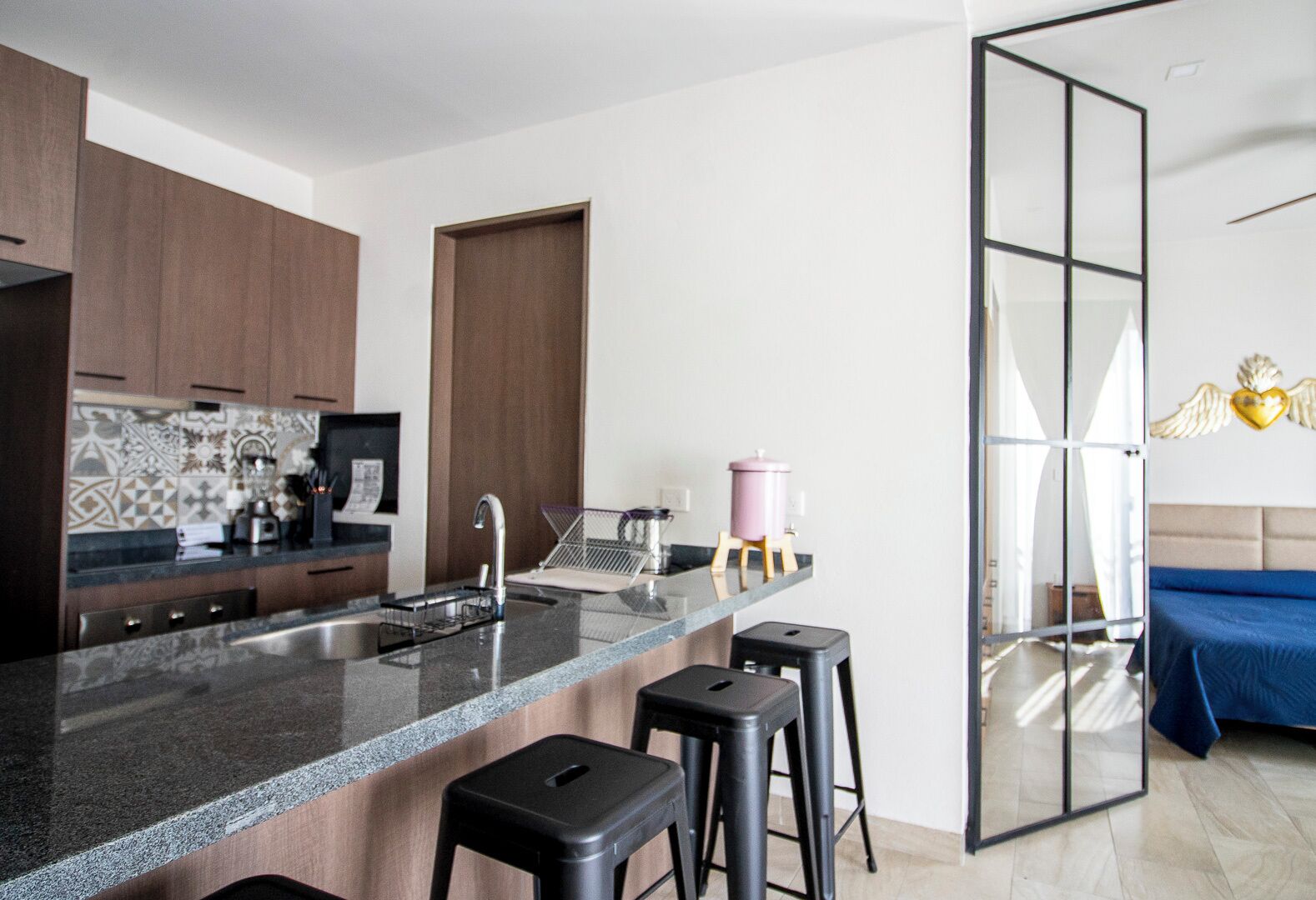 Deluxe Apartment | Private kitchen | Electric kettle