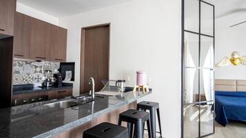 Deluxe Apartment | Private kitchen | Electric kettle