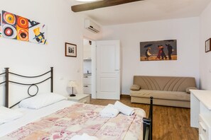 1 bedroom, desk, iron/ironing board, WiFi