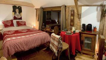 1 bedroom, bed sheets