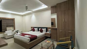 Comfort Double Room | Desk, laptop workspace, iron/ironing board, free WiFi