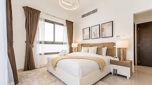 A modern hotel room with a large bed, bedside lamps, a nightstand, and artwork on the wall. - Escape to a Modern 3BR Villa w/ a Private Pool & Mountain Views, Al Dana Island (Fujairah)
