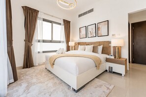 4 bedrooms, in-room safe, iron/ironing board, free WiFi - Escape to a Modern 3BR Villa w/ a Private Pool & Mountain Views, Al Dana Island (Fujairah)