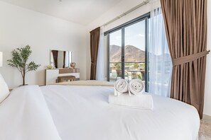 3 bedrooms, in-room safe, iron/ironing board, free WiFi - Modern 3BR w/ Mountain Views & Private Pool in Al Dana , Sharm by Deluxe Holiday Homes (Fujairah)