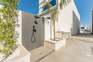 Property grounds - Modern 3BR w/ Mountain Views & Private Pool in Al Dana , Sharm by Deluxe Holiday Homes (Fujairah)