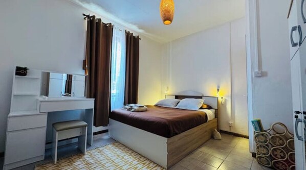 2 habitaciones, tabla de planchar con plancha y wifi gratis 