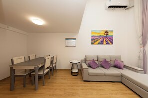 Smart TV - Baiyun International Airport Center apartments (Guang Zhou Shi)