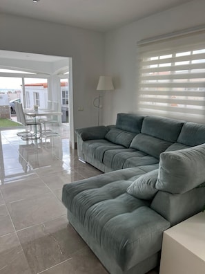 Smart TV, books - Villa Fuerte BAY VIEW  is waiting for you ! (Calleta de Fuste)