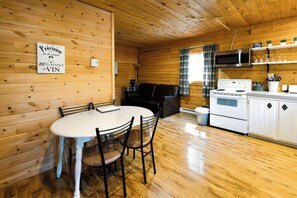 Interior - Le Coureur des Bois Spa 4-6 pers  (Saint-Luc-de-Bellechasse)