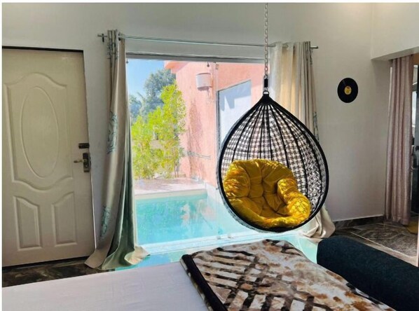 Deluxe Villa, Pool View | Soundproofing, free WiFi