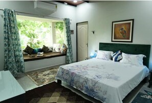 Deluxe Double Room, Hill View | Soundproofing, free WiFi