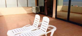 Studio with a large terrace. Beautiful view of the ocean and the Gomera island.