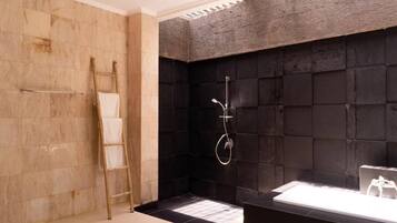 Dusche, Handtücher, Seife, Toilettenpapier