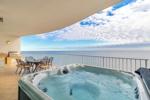 Exclusive Condo, 3 Bedrooms, Hot Tub, Beach View | Private spa tub