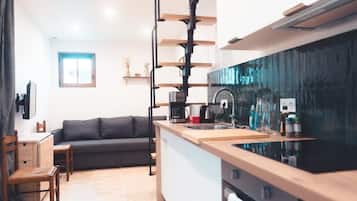 Réfrigérateur, micro-ondes, four, plaque de cuisson