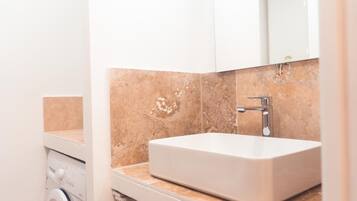 Douche, sèche-cheveux