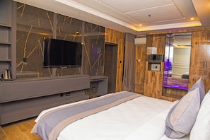Premium Suite, 1 King Bed, Non Smoking, City View | In-room safe, desk, laptop workspace, iron/ironing board - McDons Skye Hotel and Suites (Owerri)