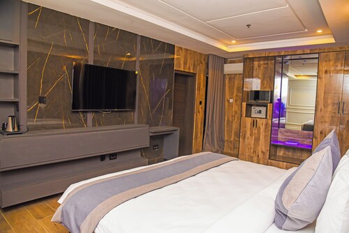 McDons Skye Hotel and Suites