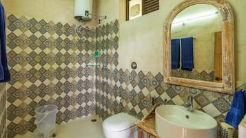 Basic Double Room, Garden View | Bathroom