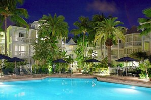 Piscine extérieure, piscine chauffée