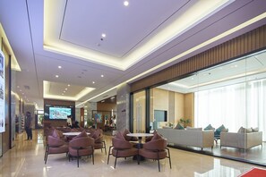 Lobby sitting area - Wealth Mansion (Phnom Penh)