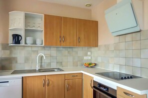 Classic Room, Non Smoking, Pool View | Private kitchen | Espresso maker, electric kettle