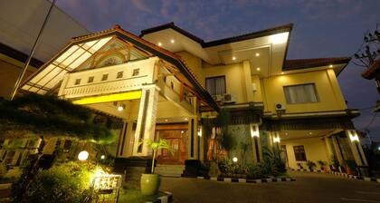 Diamond Hotel Solo