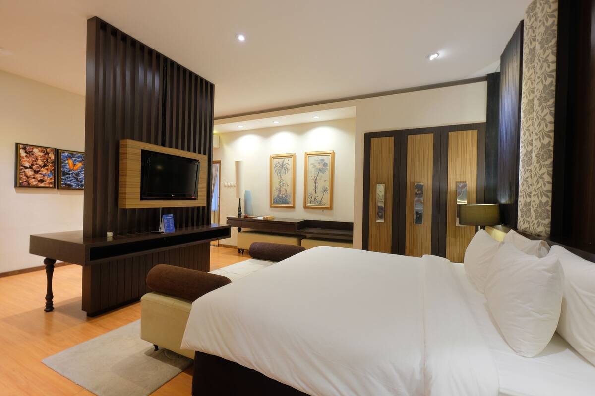 Presidential Room | 1 bedroom, blackout drapes, soundproofing, iron/ironing board