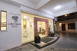 A hotel entrance with a sign reading "GRAND ORCHID SOLO". - GRAND ORCHID HOTEL SOLO (Surakarta)