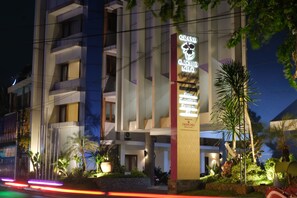 Front of property - GRAND ORCHID HOTEL SOLO (Surakarta)