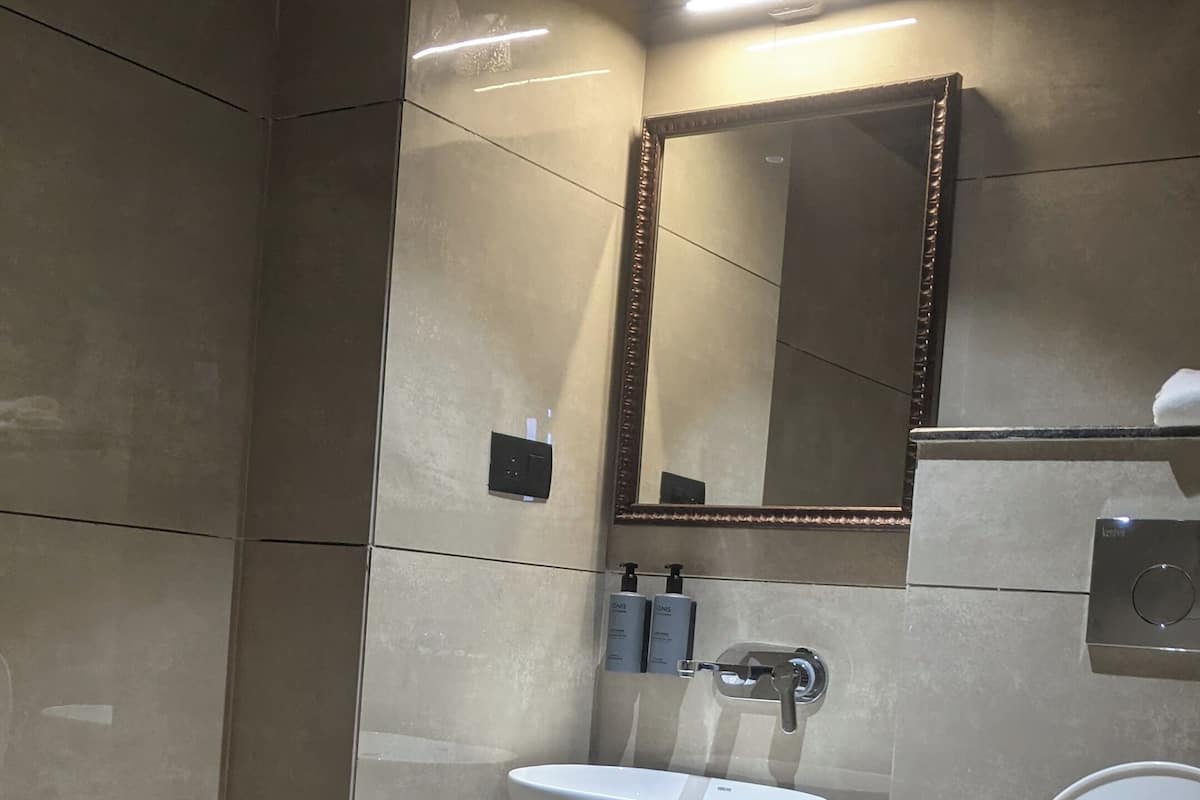 Luxury-Suite, Balkon, Bergblick | Badezimmer